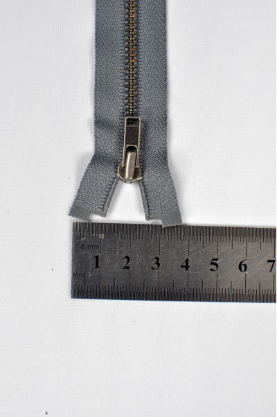 ZIP060 4號拉鏈 單頭拉鏈款式  紅古銅牙拉鏈款式  開尾拉鏈  不設單獨拉鍊訂購 正面照